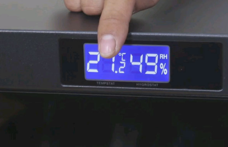 Màn hình LCD hiển thị độ ẩm và nhiệt độ