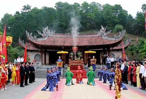 lễ dâng hương tại Đền Hùng