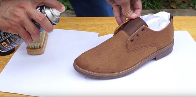 Làm sạch giày da bò hiệu quả chỉ bằng các thao tác dễ thực hiện