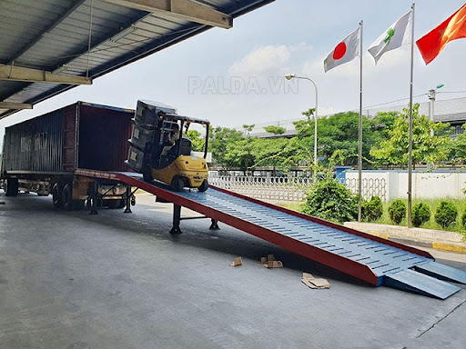 Cầu nâng container - Giải pháp đóng rút hàng lý tưởng trên container