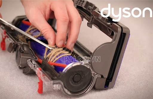 cách vệ sinh đầu bàn máy hút bụi dyson