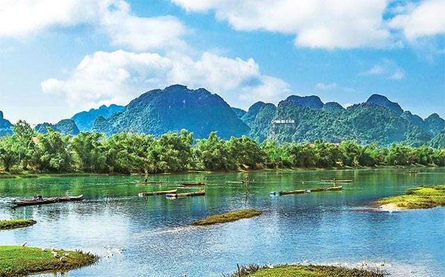 Quảng Bình đầy nắng và gió với nhiều danh lam thắng cảnh