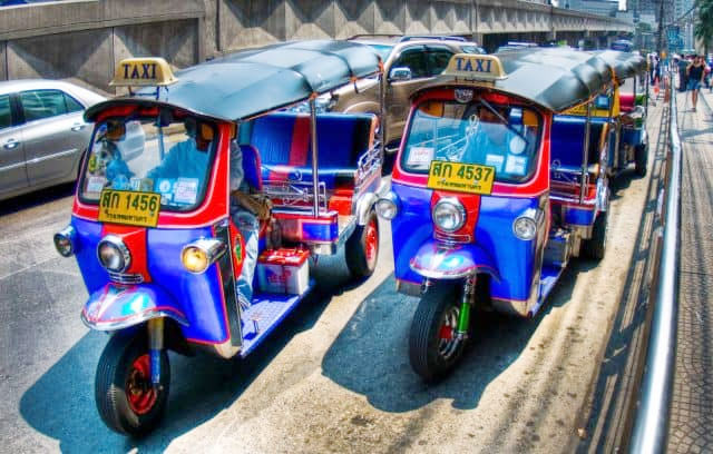 Xe Tuk tuk là phương tiện di chuyển đã không còn quá xa lạ tại Thái Lan