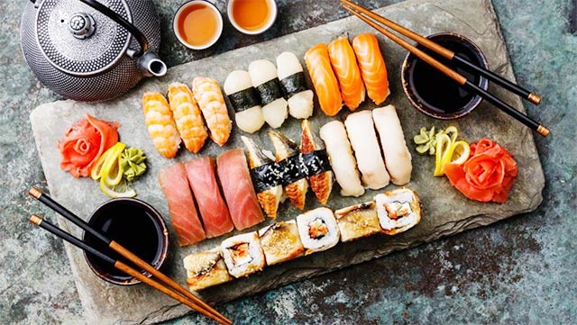 Sushi là món ăn truyền thống và hấp dẫn của Nhật