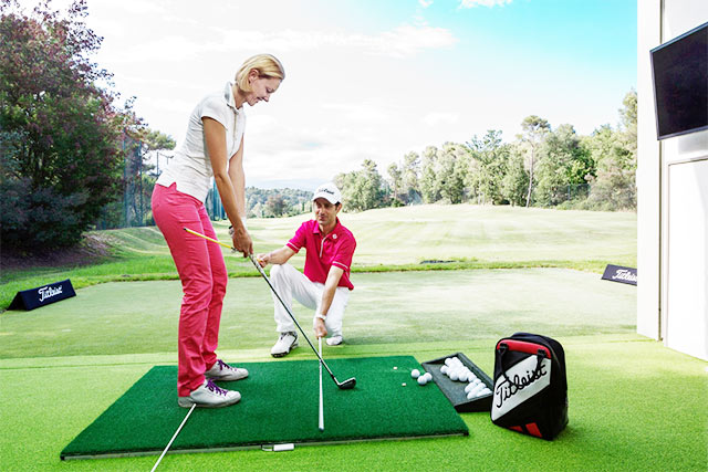 Đánh Golf cần đặc biệt chú ý về dáng đứng và tư thế đánh bóng