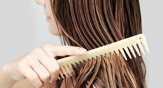 Sử dụng lược thưa để giảm tình trạng gãy, rụng tóc