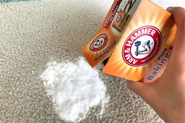 Sử dụng thuốc muối để tẩy vết bẩn trên thảm