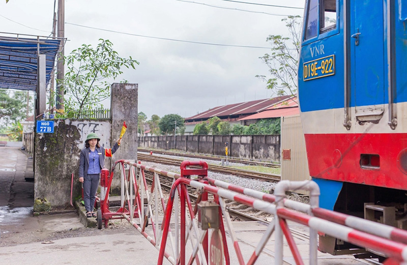 Thanh chắn tàu hỏa đảm bảo an toàn giao thông 