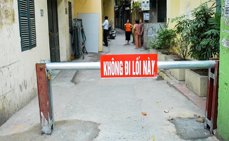 Barie tự chế với thanh chắn cố định