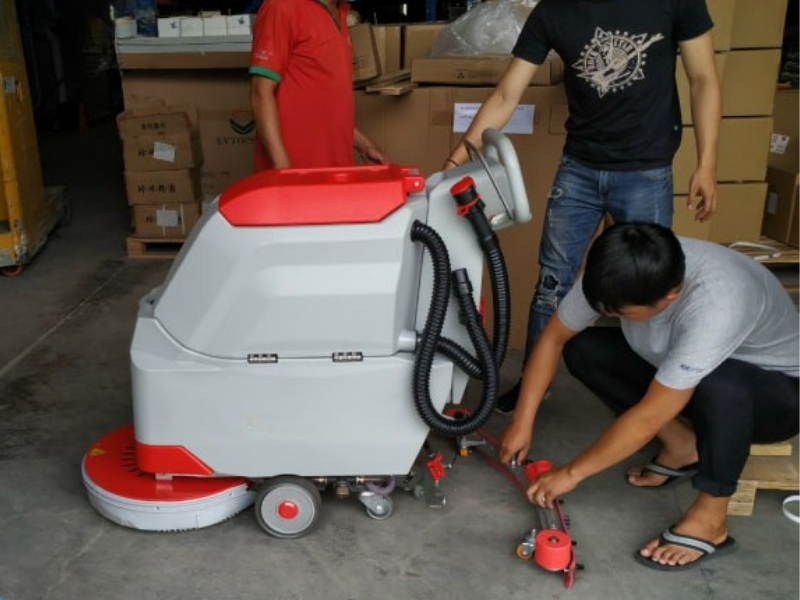Máy đi kèm phụ kiện đầy đủ